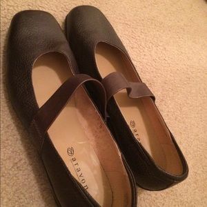 Aravon shoes